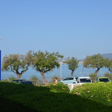 Les Pieds Dans L'Eau Apartment Saint-Cyr-sur-Mer Exterior photo