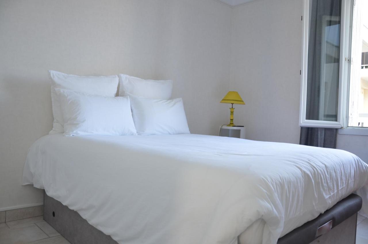 Les Pieds Dans L'Eau Apartment Saint-Cyr-sur-Mer Exterior photo