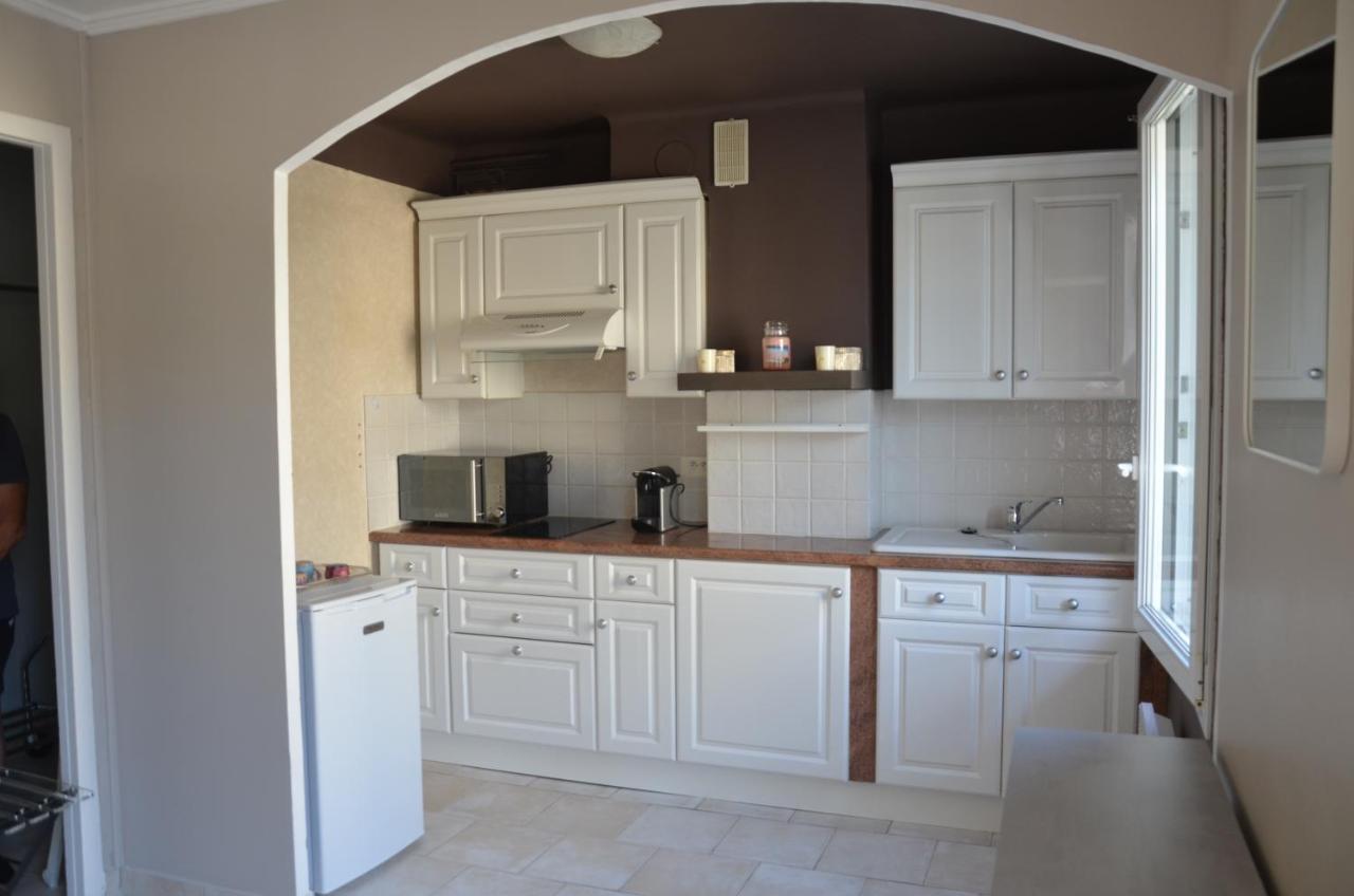 Les Pieds Dans L'Eau Apartment Saint-Cyr-sur-Mer Exterior photo