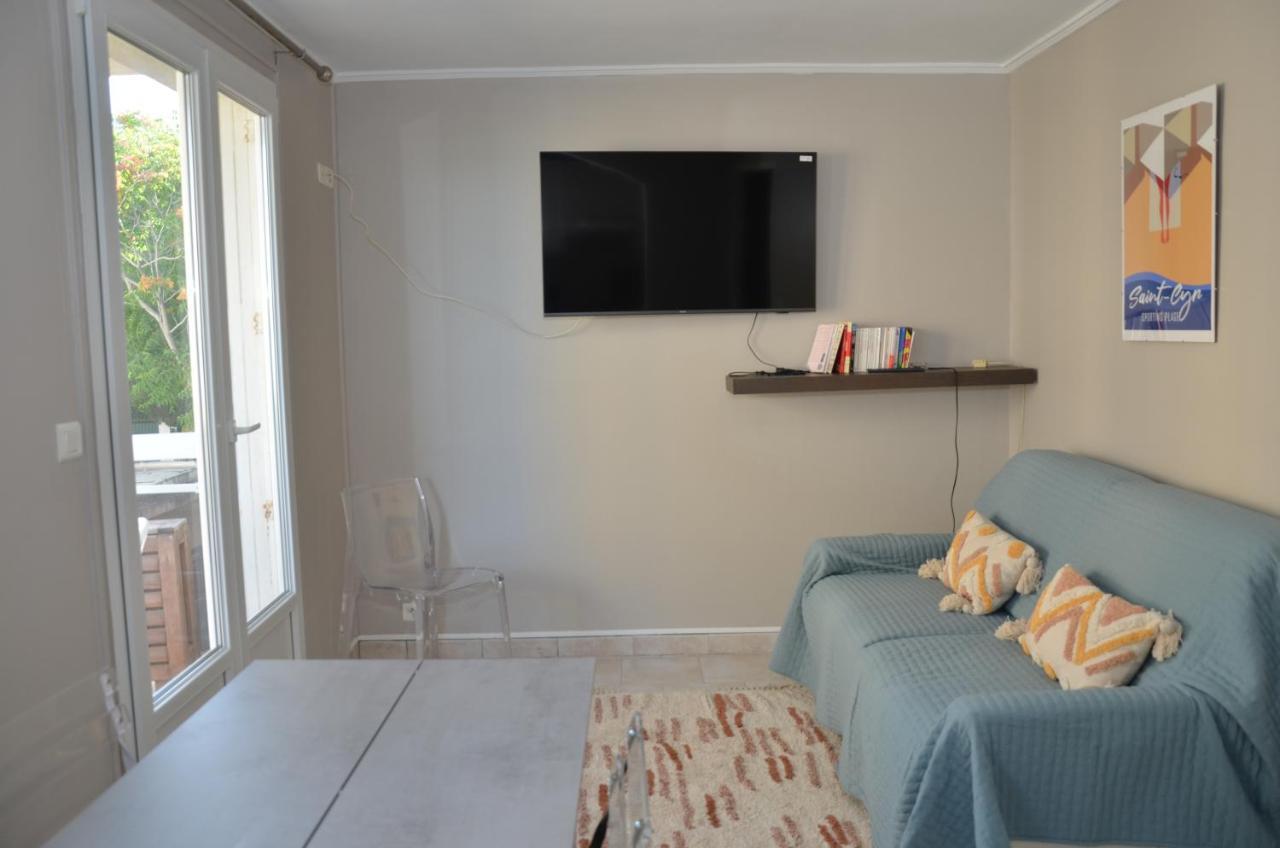 Les Pieds Dans L'Eau Apartment Saint-Cyr-sur-Mer Exterior photo