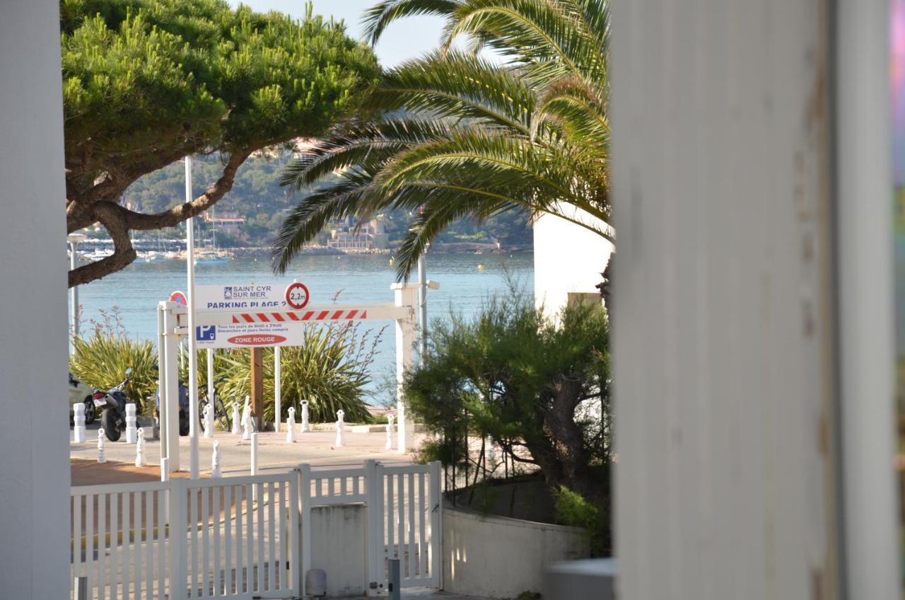 Les Pieds Dans L'Eau Apartment Saint-Cyr-sur-Mer Exterior photo