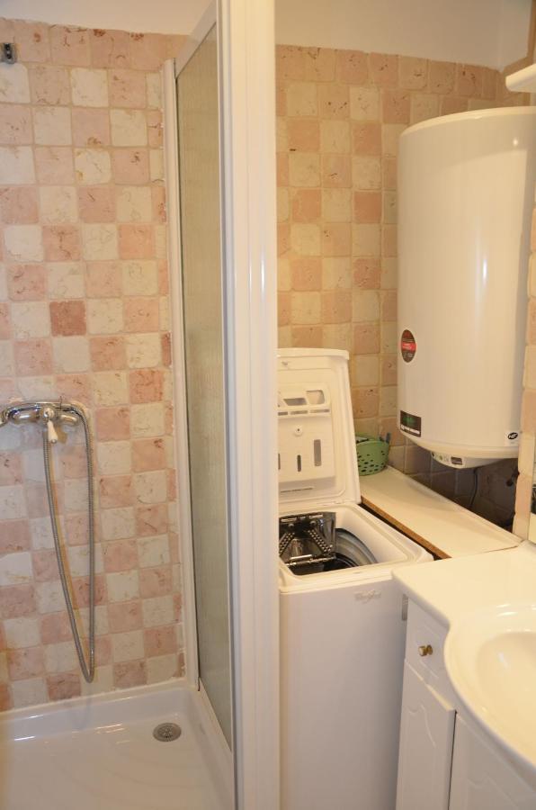 Les Pieds Dans L'Eau Apartment Saint-Cyr-sur-Mer Exterior photo