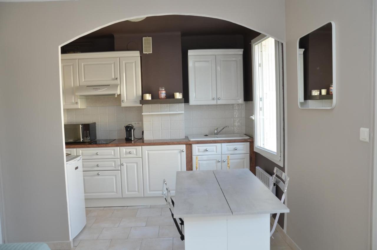 Les Pieds Dans L'Eau Apartment Saint-Cyr-sur-Mer Exterior photo